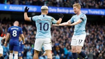 أجويرو يوجه ضربتين لـ