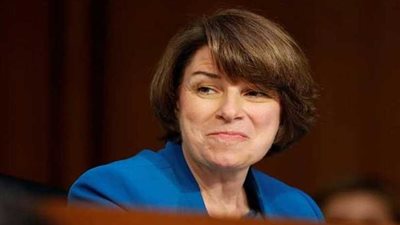 السيناتور الأمريكية كلوبوشار تعلن رسميا عن منافسة ترامب على الرئاسة