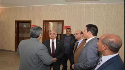 رئيس جامعة أسيوط يؤكد ضرورة النهوض بمشروعات كليات الزراعة وتطوير المزارع التابعة للجامعة