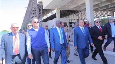 وزيرا النقل المصري والسوداني يتفقدان محطة السد العالي