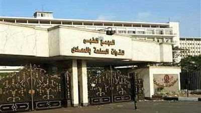 خبيران بجراحة المخ والأعصاب والأنف والأذن بالجلاء والمعادى العسكرى