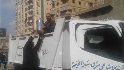 حملة لإزالة الإشغالات أمام مدارس شبرا الخيمة.. صور