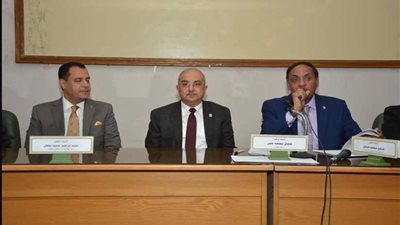 رئيس جامعة أسيوط يؤكد دور التربية الرياضية في دعم الأنشطة