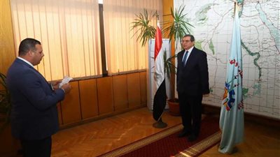 35 مفتشا يحلفون اليمين أمام وزير القوى العاملة 