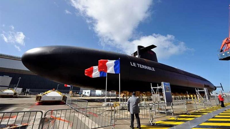 أستراليا توقع عقدا