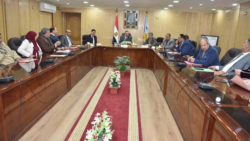 محافظ أسيوط يلتقي