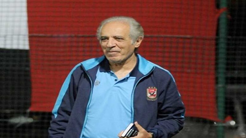 الأهلي يعاين ملعب