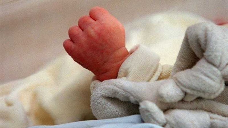 العثور على طفلة حديثة