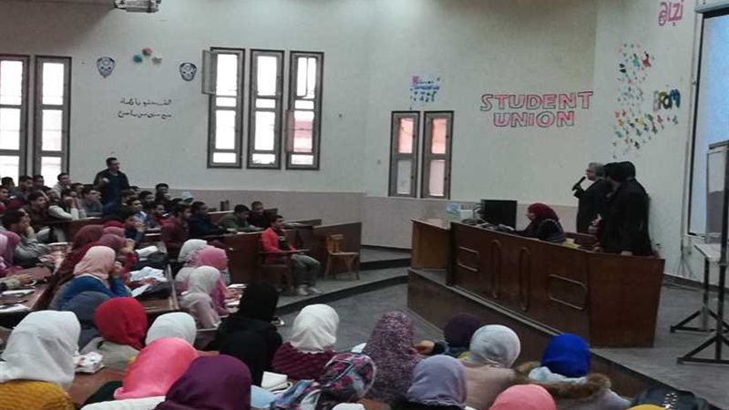 بالصور.. عميد طب