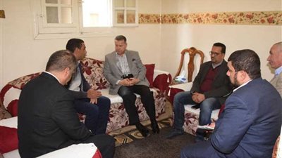 محافظ بني سويف يأمر بعلاج 3 أشقاء مصابين بمرض القمر