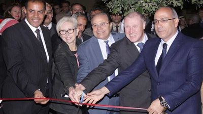 رئيس التنمية الثقافية وسفير أستراليا يفتتحان 