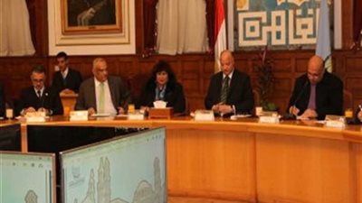 محافظ القاهرة يبحث مع وزيرة الثقاقة تطوير شارع الأزهر وإنشاء متحف لنجيب محفوظ