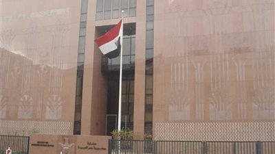 السفارة المصرية في بيروت تُعيد مواطنة مُسنة إلى أرض الوطن