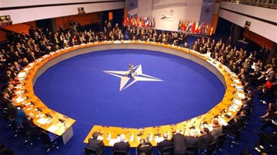 الناتو يناشد روسيا العودة إلى معاهدة القوة النووية متوسطة المدى