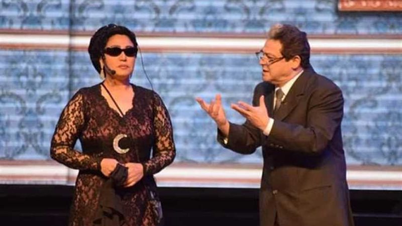 عرض سيرة حب وسط إقبال