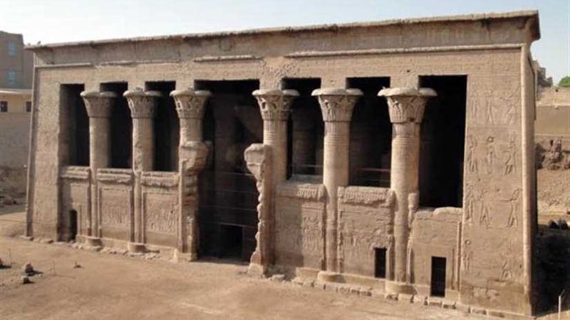 انهيار جزء من سور