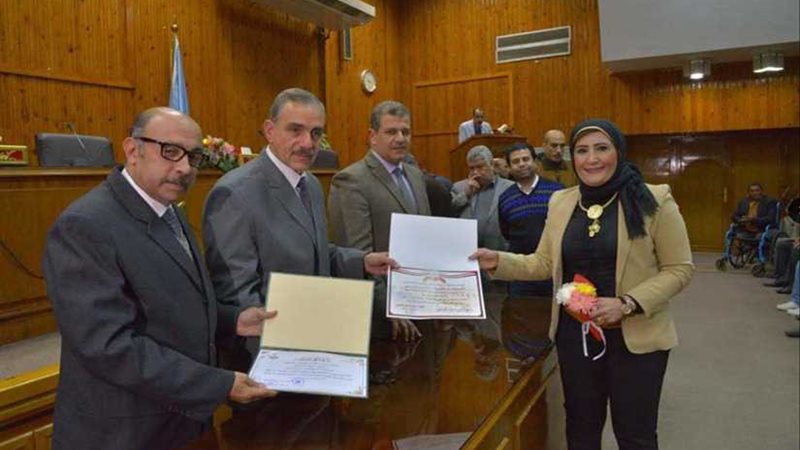 محافظ أسيوط يلتقي