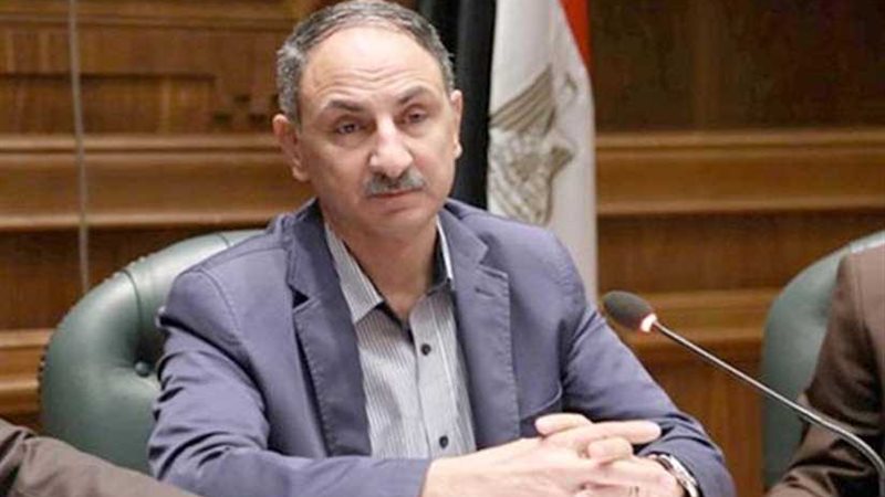 مجدي ملك يقدم طلب