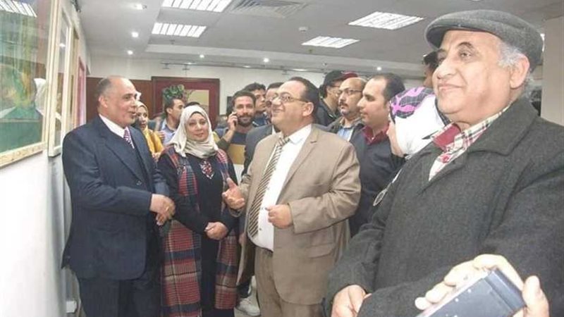 سركيس يفتتح صالون