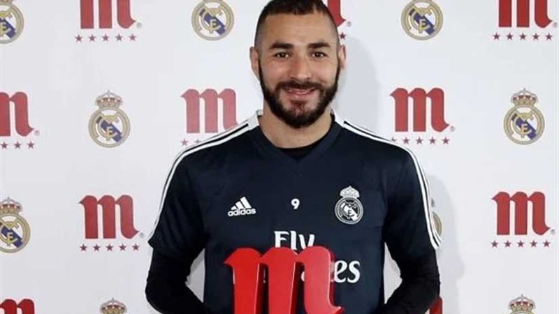 بنزيما لاعب الشهر