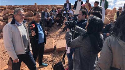 وزير الآثار يصعد إلى معبد سرابيط الخادم