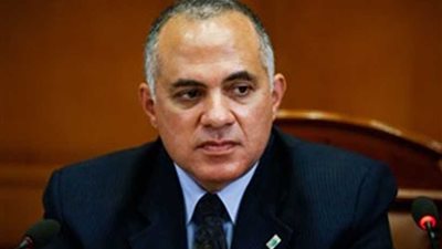 وزير الري يستعرض التحديات المائية في 