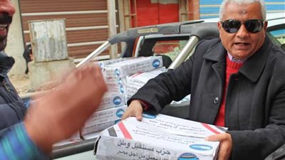تحت شعار حياة كريمة.. مستقبل وطن يقوم بتوزيع كراتين سلع غذائية بالإسماعيلية