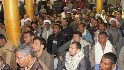 الآلاف يشيعيون جنازة الشهيد 