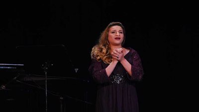 نجوم الأوبرا يغنون لسيدتي الجميلة