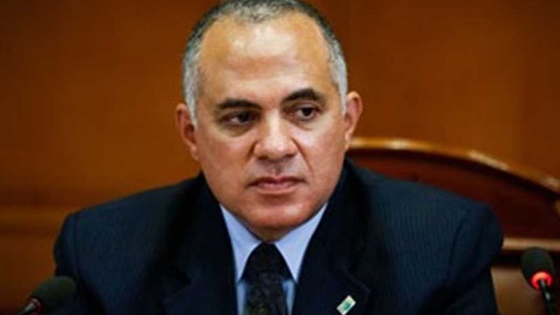 وزير الري يستعرض