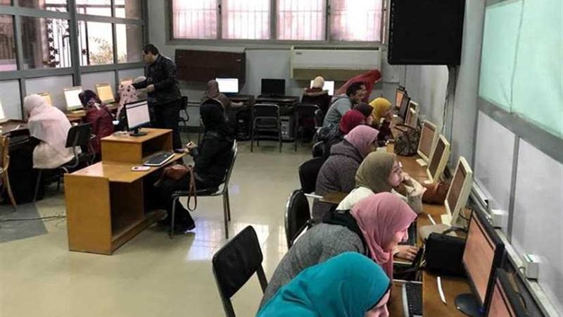 اختبار إلكتروني لطلاب