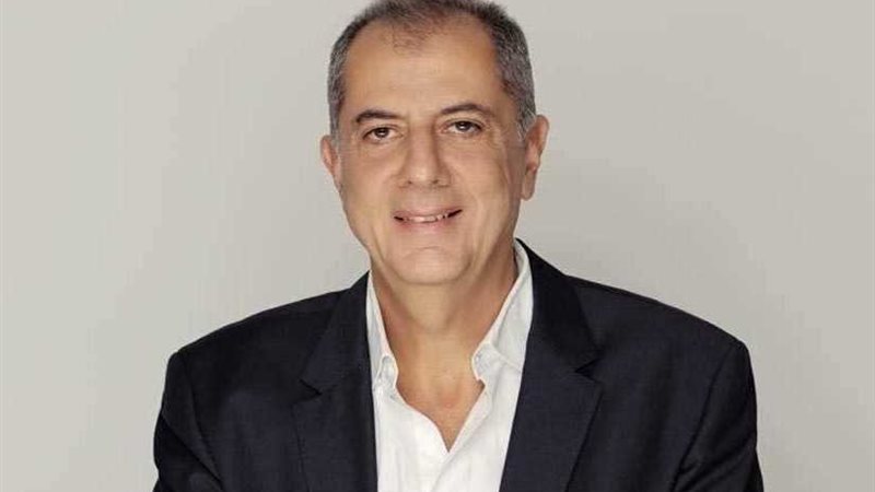 تطوير ملعب التنس