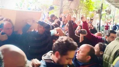 شطة وشوبير وبيبو في جنازة خالد توحيد