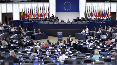 الاتحاد الأوروبي يتفق على خفض انبعاثات الشاحنات والسيارات الثقيلة