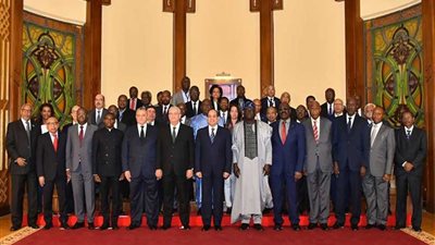 موجز الرابعة .. السيسى يلتقى رؤساء المحاكم الدستورية والعليا الأفارقة ..ومقتل 16 ارهابيا بالعريش