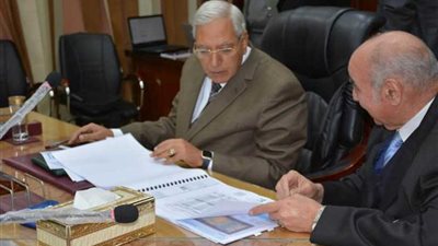 محافظ الدقهلية يستعرض دراسات إنشاء موقف سندوب