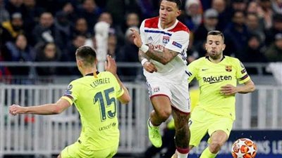 ليون يتعادل مع برشلونة في الشوط الأول