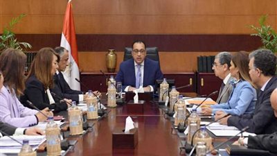 مجلس الوزراء يقفُ دقيقة حدادًا على أرواح شُهداء العمليات الإرهابية من القوات المسلحة والشرطة