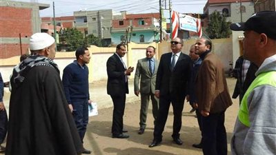 محافظ الغربية يضبط تشققات في افتتاح مدرسة ثانوي وقمامة تغطي المصارف والترع