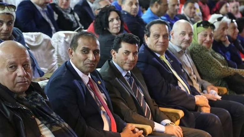 وزير الشباب يشهد