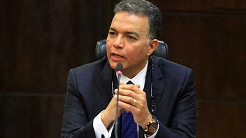 وزير النقل يستعرض