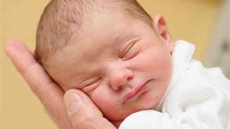 عذراء تنجب طفلاً..