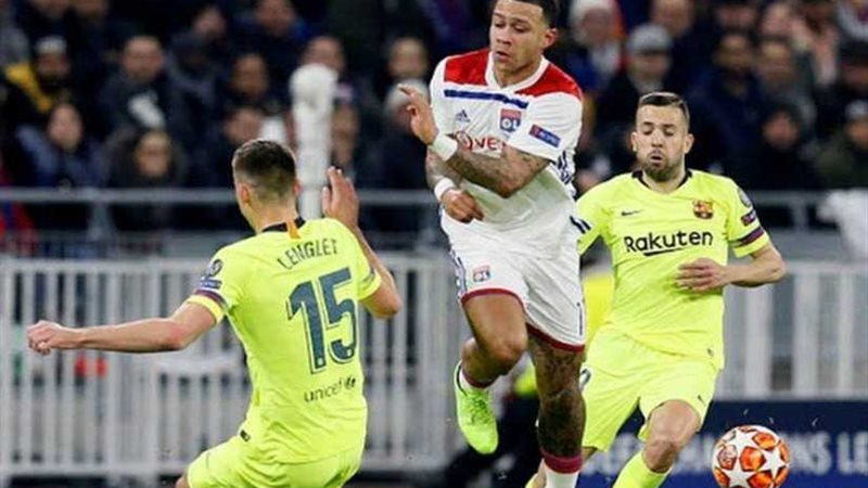 ليون يتعادل مع برشلونة