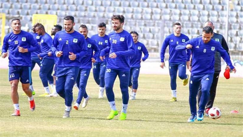 20 لاعباً في معسكر