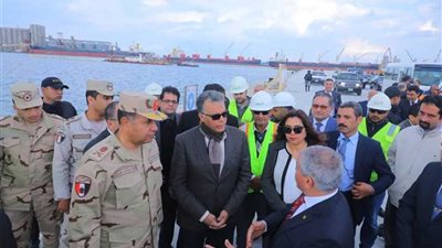 وزير النقل يتابع أعمال تنفيذ المحطة متعددة الأغراض بدمياط