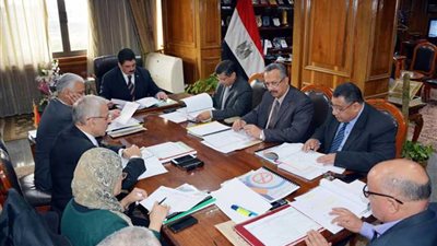 محافظ القليوبية يبحث تجديد الوظائف القيادية