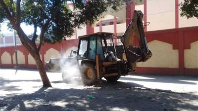 رفع الإشغالات والقمامة من طرق مدارس أبوقرقاص