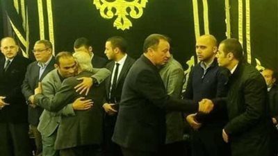 نجوم الرياضة والإعلام في عزاء خالد توحيد