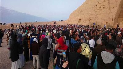 محافظ أسوان: 3 آلاف زائر و5 وزراء و23 سفيرا شهدوا تعامد الشمس على رمسيس الثاني