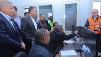 وزيرالنقل يتابع تشغيل برج إشارات مغاغة للسكك الحديد